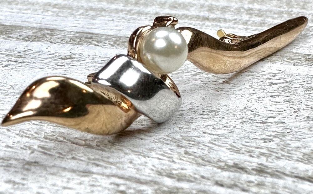 Vintage Faux Pearl Accent Rhinestone Brooch Pin Gold & Silver Tone 2.87”